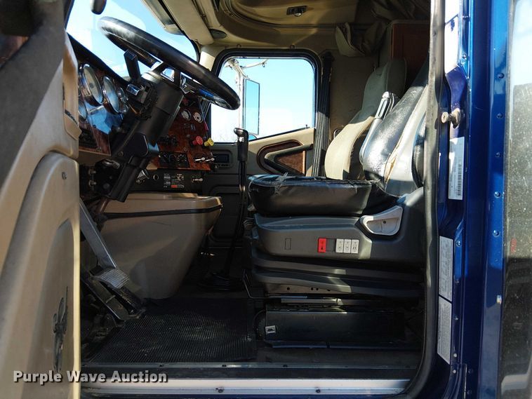 image for item FK0825 2007 International 9400ix semi truck