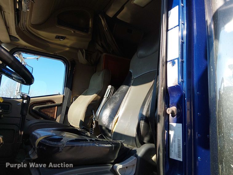 image for item FK0825 2007 International 9400ix semi truck