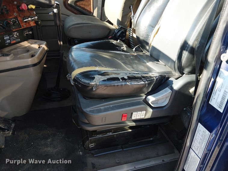 image for item FK0825 2007 International 9400ix semi truck