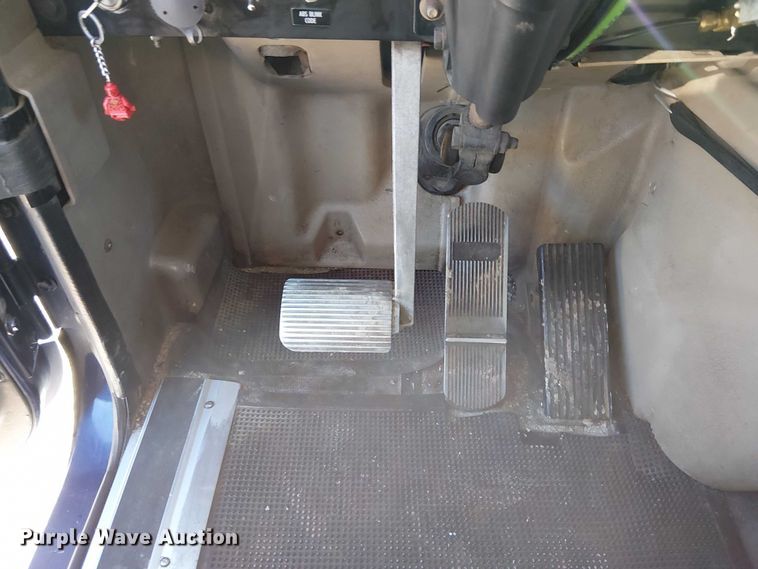 image for item FK0825 2007 International 9400ix semi truck