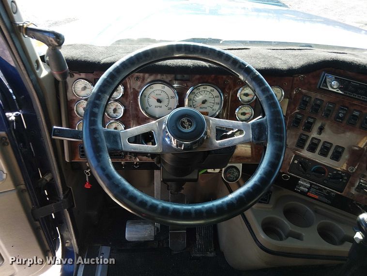 image for item FK0825 2007 International 9400ix semi truck