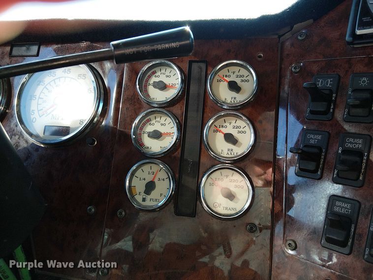 image for item FK0825 2007 International 9400ix semi truck