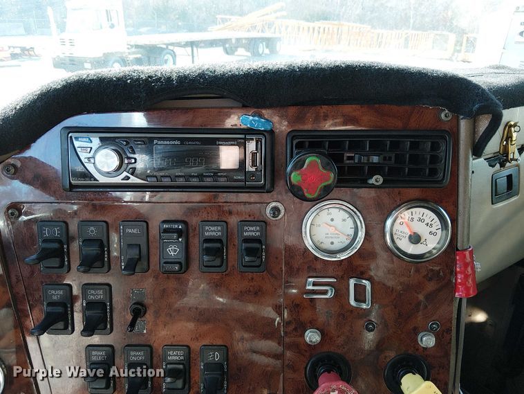 image for item FK0825 2007 International 9400ix semi truck