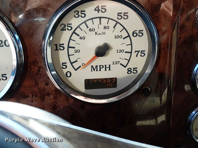 image for item FK0825 2007 International 9400ix semi truck