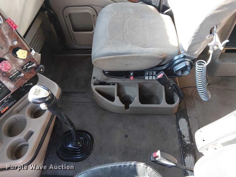 image for item FK0825 2007 International 9400ix semi truck