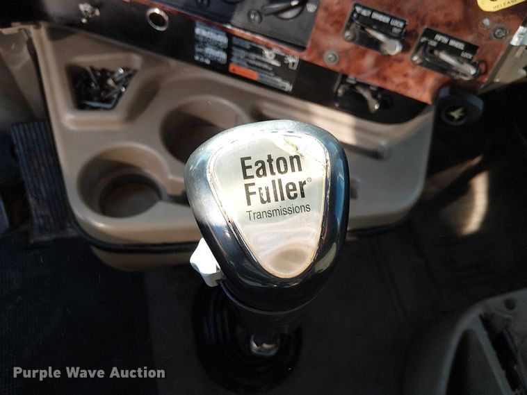 image for item FK0825 2007 International 9400ix semi truck