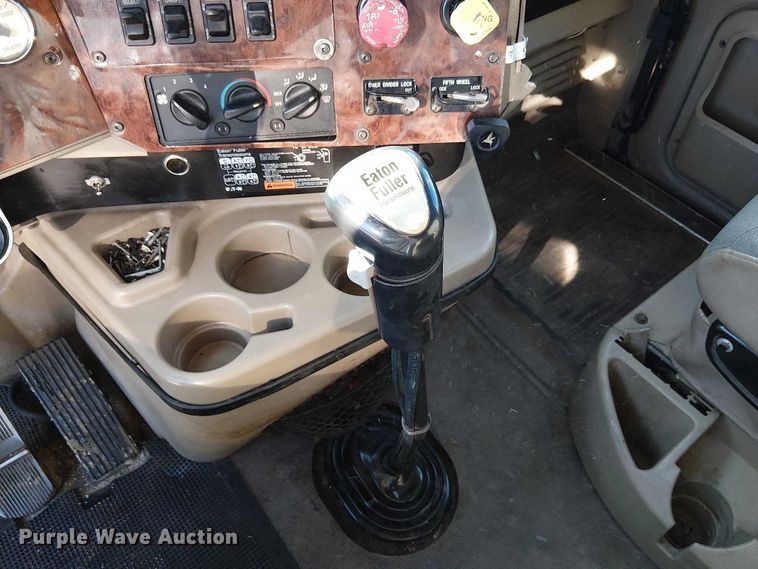 image for item FK0825 2007 International 9400ix semi truck