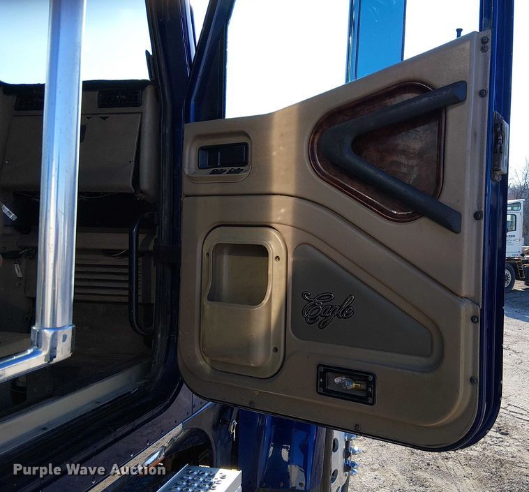 image for item FK0825 2007 International 9400ix semi truck