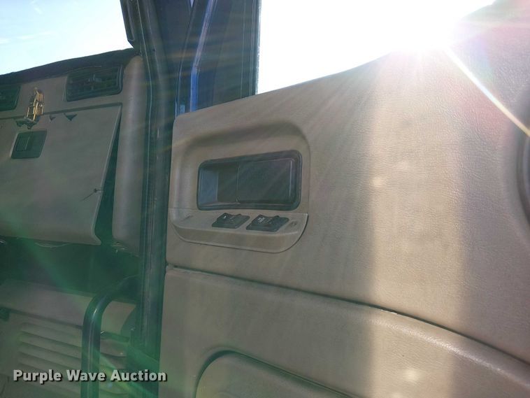 image for item FK0825 2007 International 9400ix semi truck