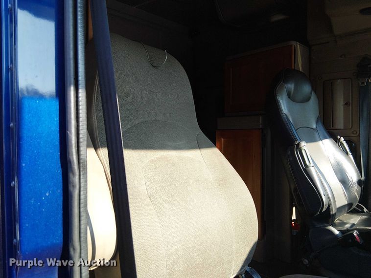 image for item FK0825 2007 International 9400ix semi truck