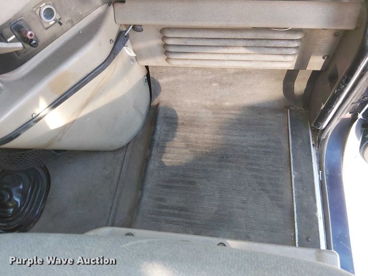 image for item FK0825 2007 International 9400ix semi truck