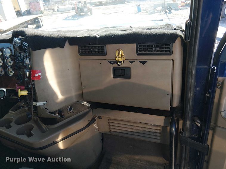 image for item FK0825 2007 International 9400ix semi truck