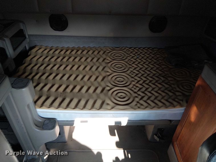 image for item FK0825 2007 International 9400ix semi truck