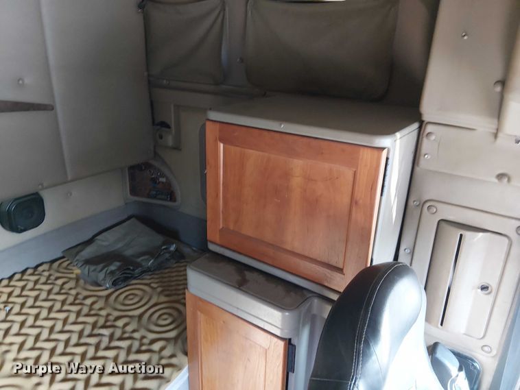 image for item FK0825 2007 International 9400ix semi truck