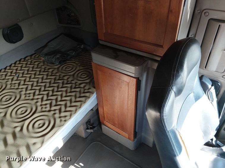 image for item FK0825 2007 International 9400ix semi truck