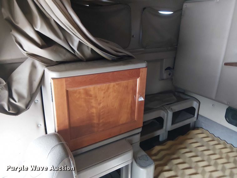 image for item FK0825 2007 International 9400ix semi truck