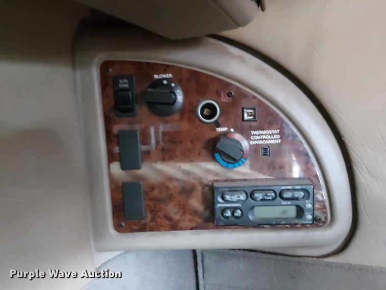 image for item FK0825 2007 International 9400ix semi truck