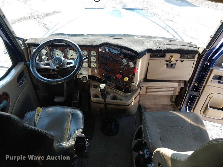 image for item FK0825 2007 International 9400ix semi truck