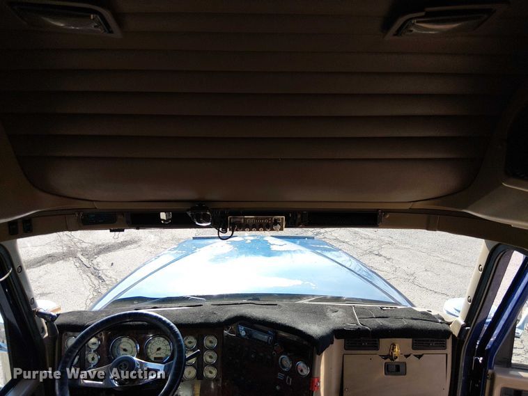 image for item FK0825 2007 International 9400ix semi truck