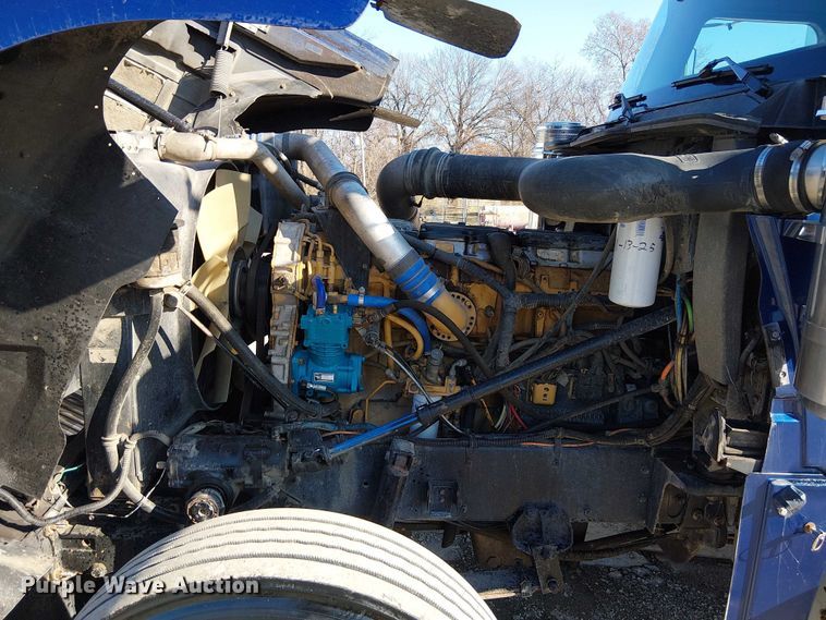 image for item FK0825 2007 International 9400ix semi truck