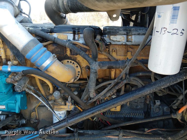 image for item FK0825 2007 International 9400ix semi truck