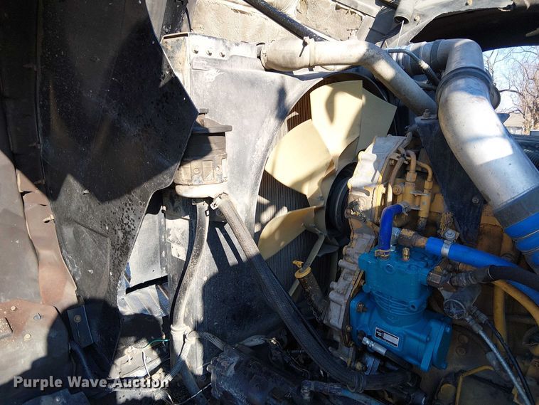 image for item FK0825 2007 International 9400ix semi truck