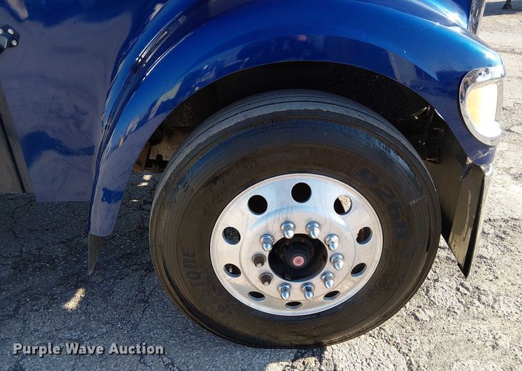 image for item FK0825 2007 International 9400ix semi truck