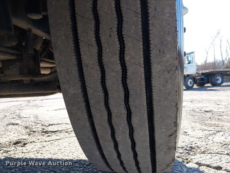 image for item FK0825 2007 International 9400ix semi truck