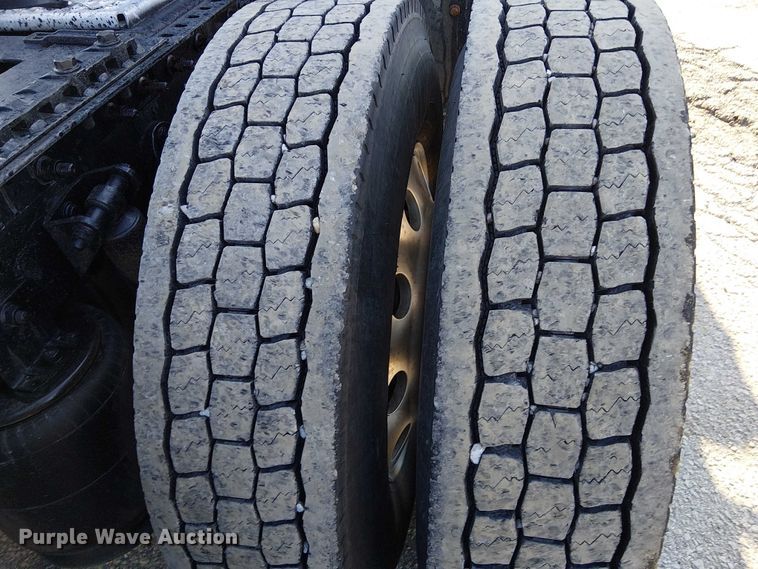 image for item FK0825 2007 International 9400ix semi truck