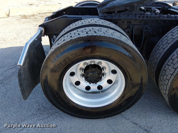 image for item FK0825 2007 International 9400ix semi truck