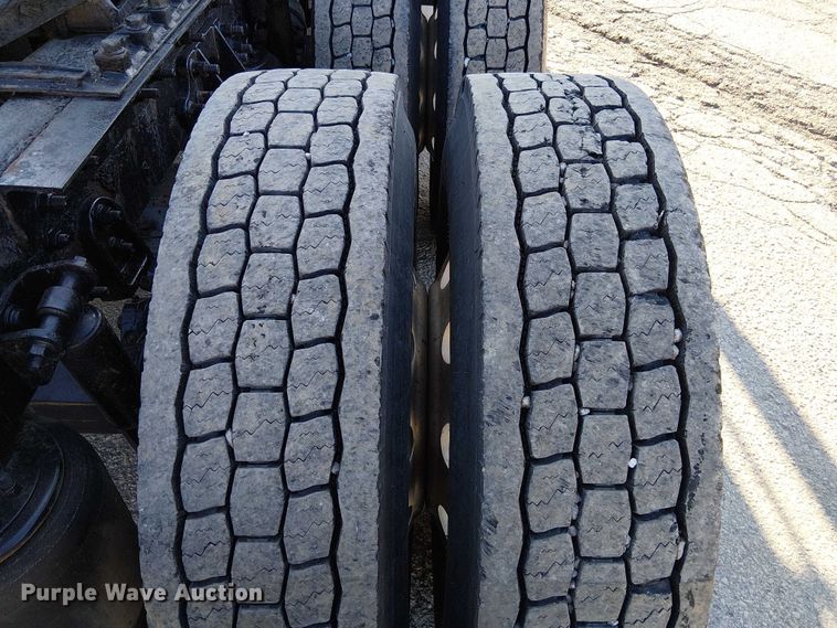 image for item FK0825 2007 International 9400ix semi truck