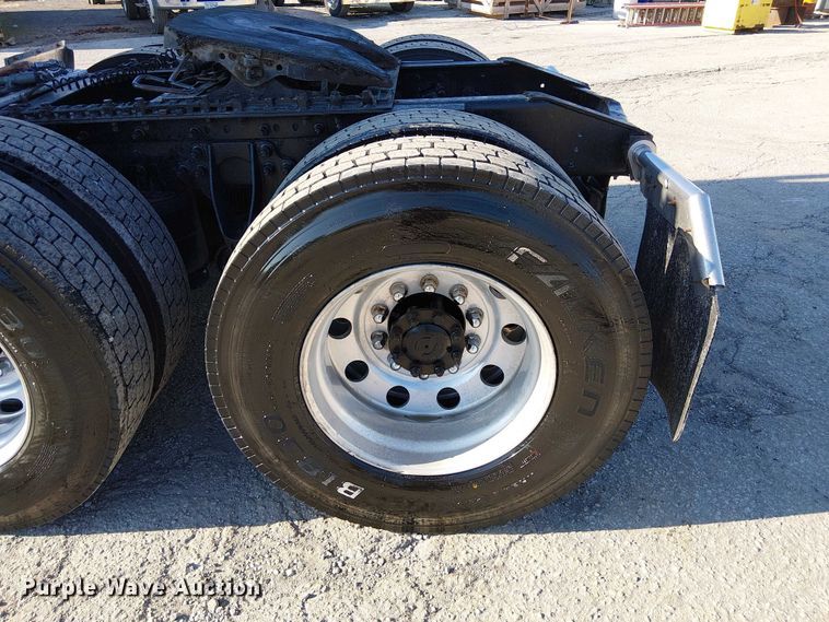 image for item FK0825 2007 International 9400ix semi truck