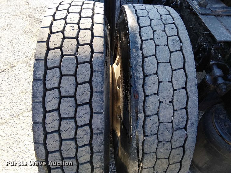 image for item FK0825 2007 International 9400ix semi truck