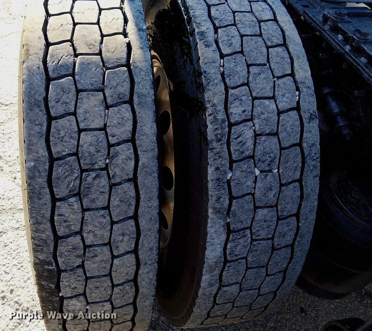 image for item FK0825 2007 International 9400ix semi truck