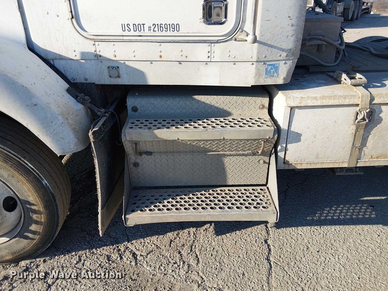 image for item FK0827 1994 Kenworth T800 semi truck