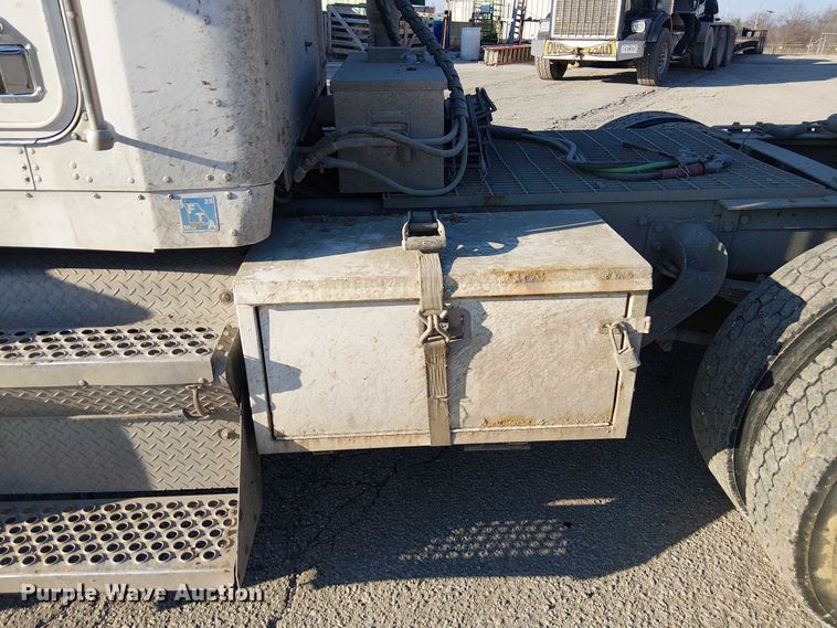 image for item FK0827 1994 Kenworth T800 semi truck