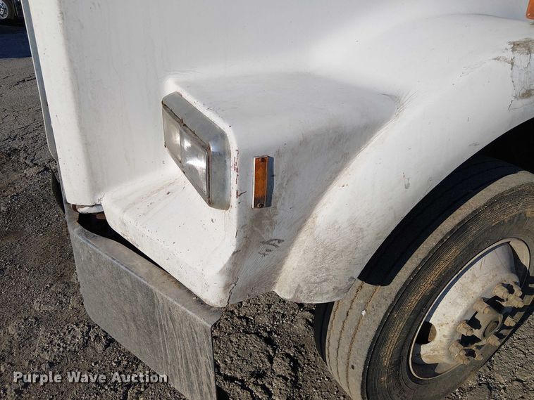image for item FK0827 1994 Kenworth T800 semi truck
