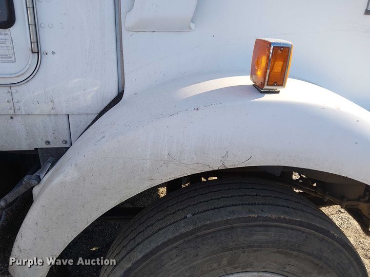 image for item FK0827 1994 Kenworth T800 semi truck