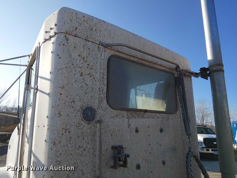 image for item FK0827 1994 Kenworth T800 semi truck