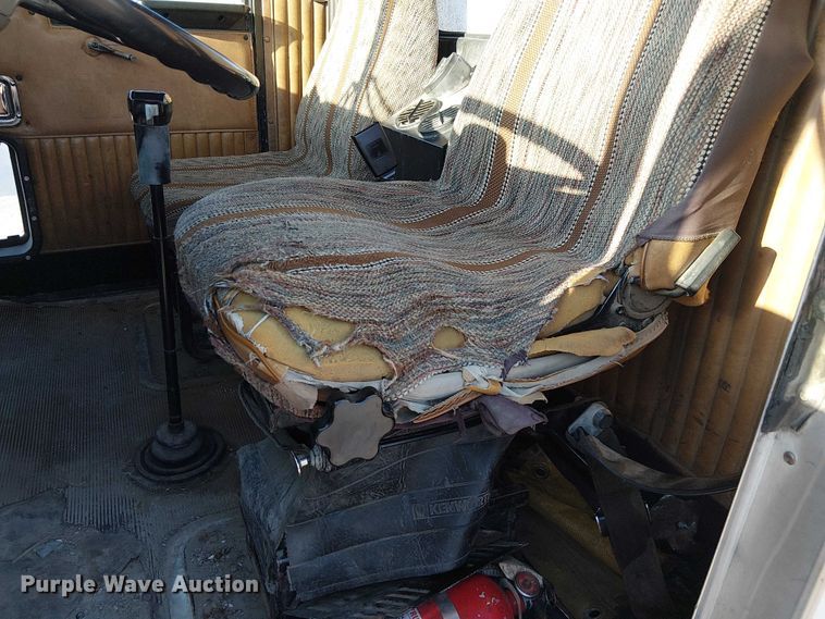 image for item FK0827 1994 Kenworth T800 semi truck