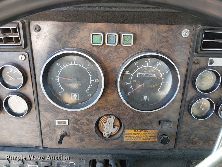 image for item FK0827 1994 Kenworth T800 semi truck