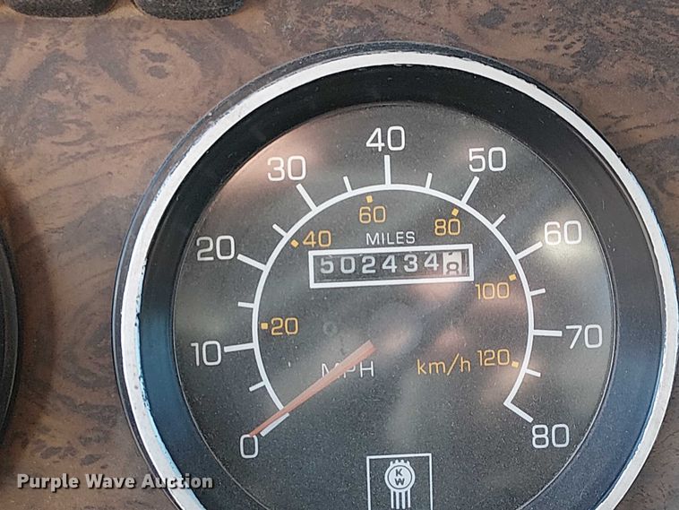 image for item FK0827 1994 Kenworth T800 semi truck