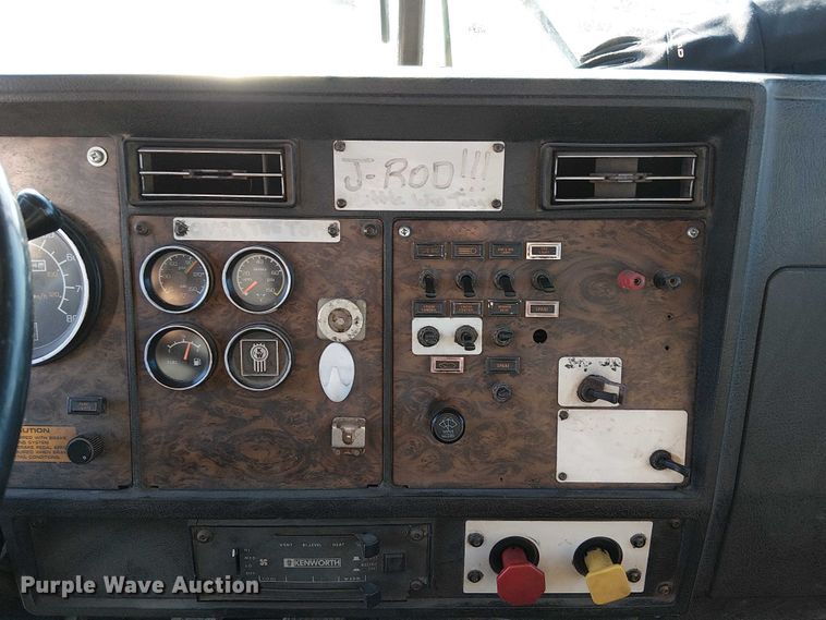 image for item FK0827 1994 Kenworth T800 semi truck
