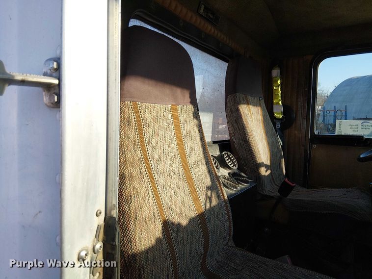 image for item FK0827 1994 Kenworth T800 semi truck