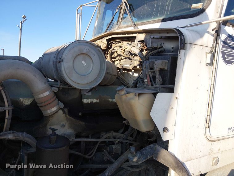 image for item FK0827 1994 Kenworth T800 semi truck