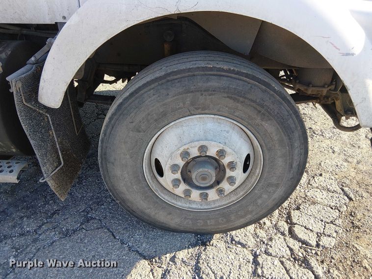 image for item FK0827 1994 Kenworth T800 semi truck