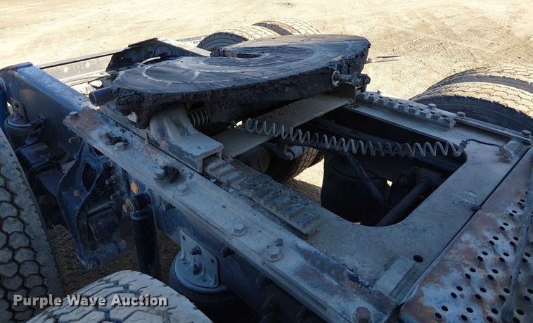 image for item FK0836 2000 International 9900i semi truck