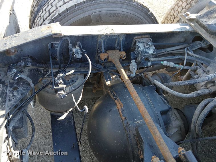 image for item FK0836 2000 International 9900i semi truck