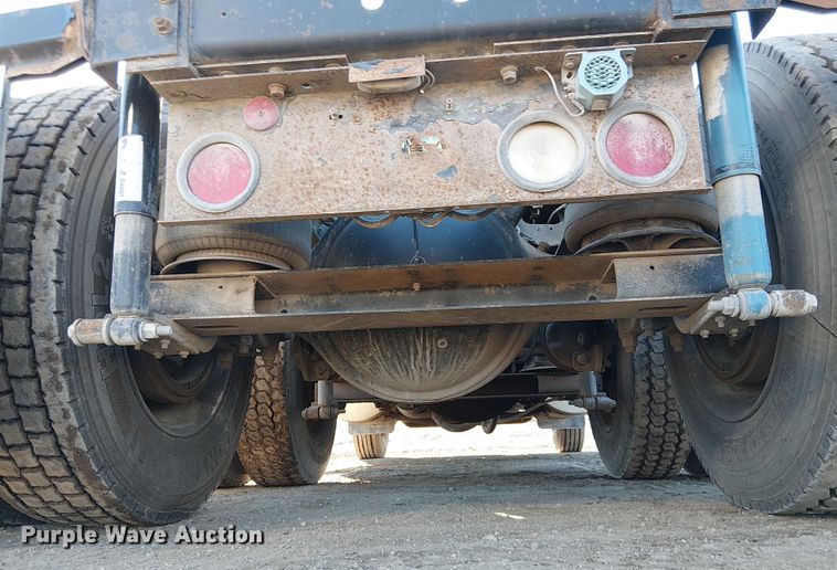 image for item FK0836 2000 International 9900i semi truck