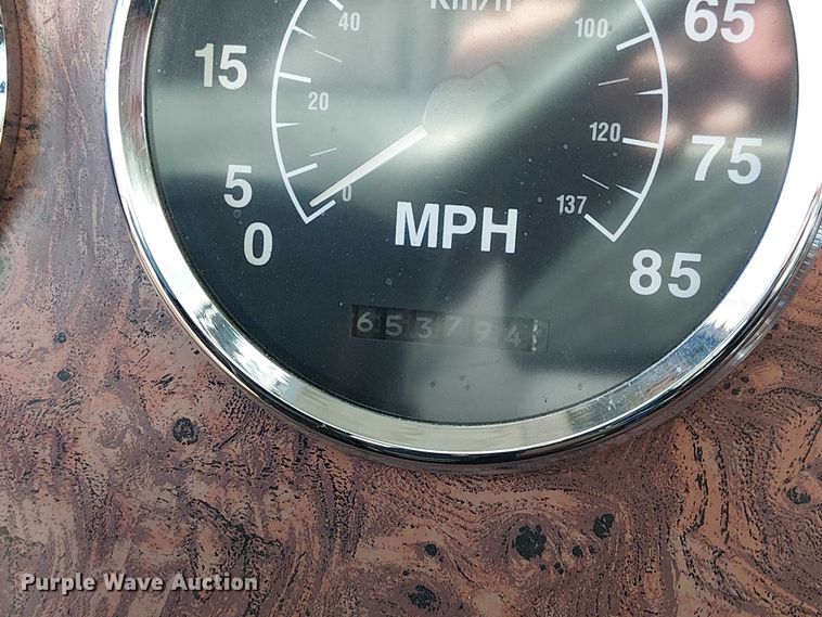 image for item FK0836 2000 International 9900i semi truck